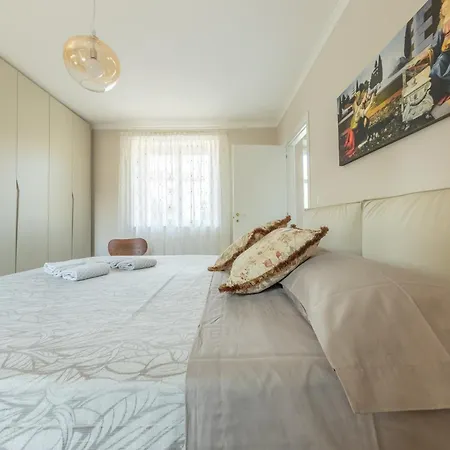 Elena Guest house *